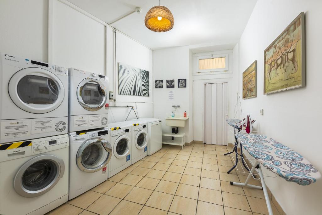 GuestHouse Lugano Studio Apartments by LR - Resim 41