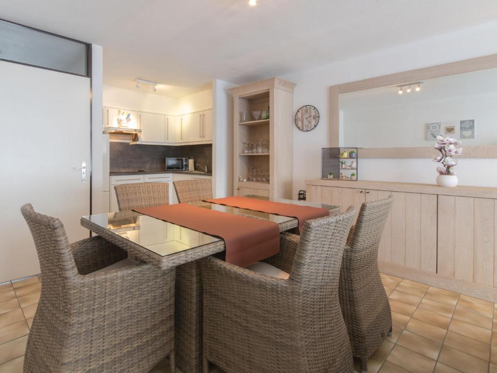 Kuchyň nebo kuchyňský kout v ubytování Apartment 103 by Interhome