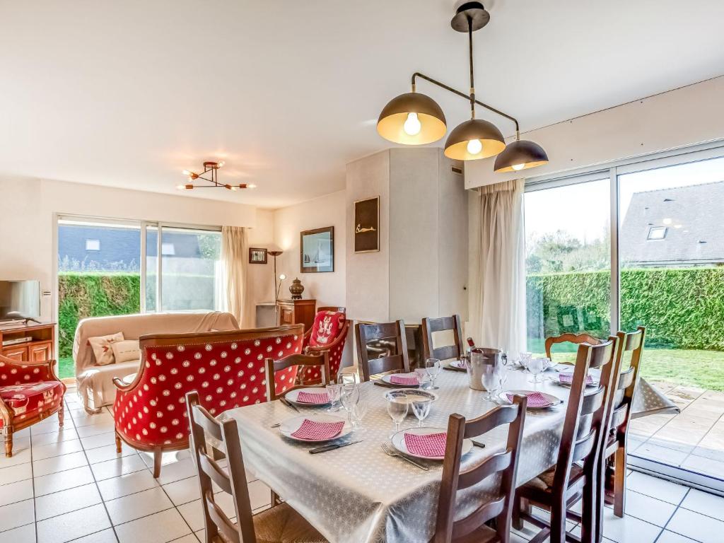 a dining room with a table and chairs at Holiday Home Grah Moullac by Interhome in Carnac