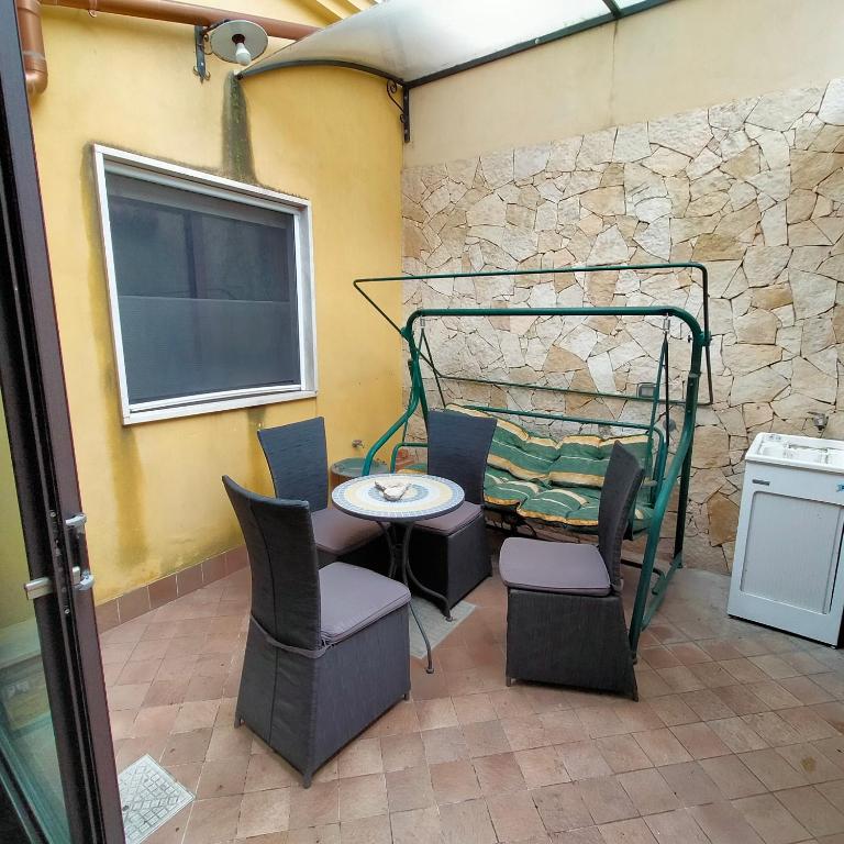 A seating area at Terra del Sole Vittoria