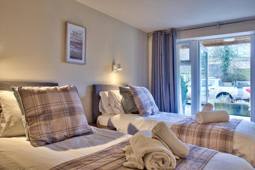 a bedroom with two beds and a window at The Vines Hotel in Alvescot