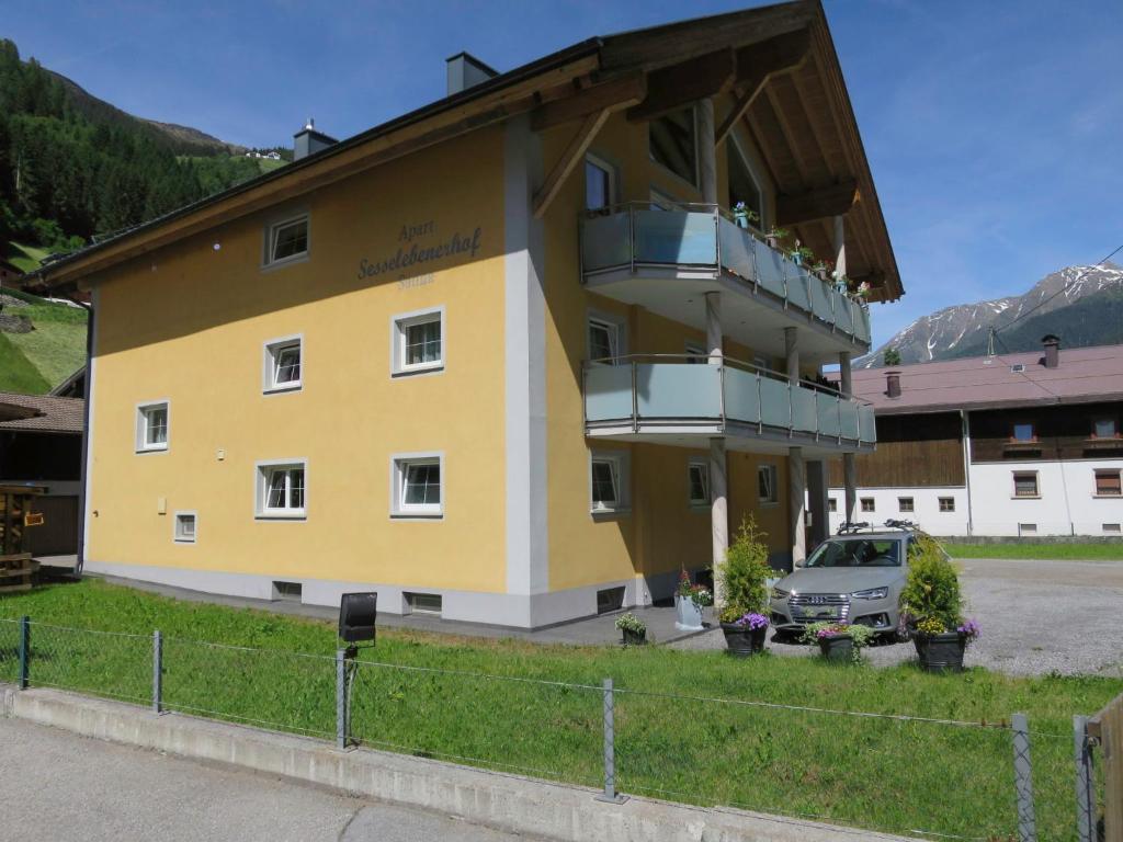 Budova, v ktorej sa apartmán nachádza