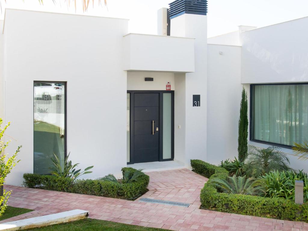 Vonkajšia záhrada v ubytovaní Holiday Home Royal Palm by Interhome