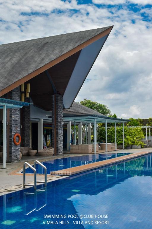 Bazén v ubytování Vimala Hills Villa & Resort nebo v jeho okolí
