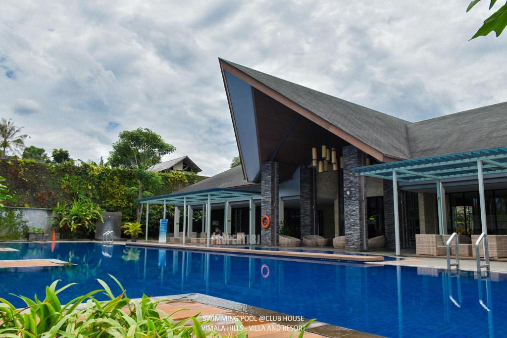 Bazén v ubytování Vimala Hills Villa & Resort nebo v jeho okolí