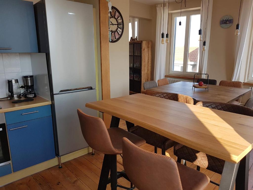 Cuisine ou kitchenette dans l'établissement Apt 6 pers. Duplex vue mer avec charme de l'ancien