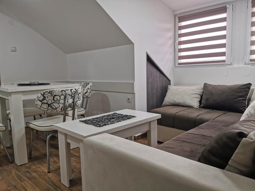Istumisnurk majutusasutuses Sobe i Apartmani Casa Mia