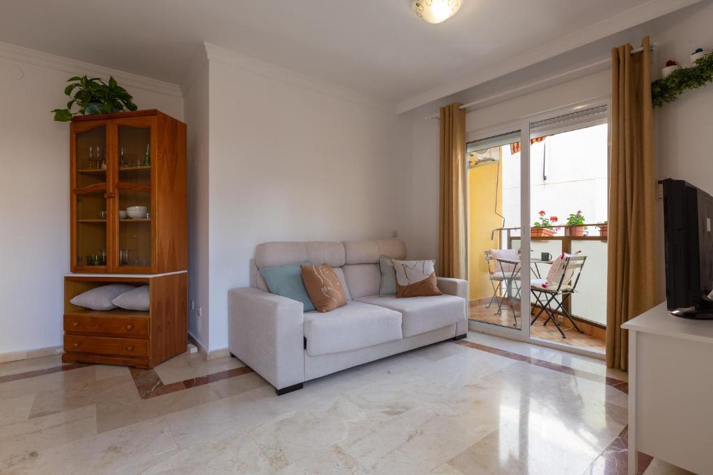 Televízia a/alebo spoločenská miestnosť v ubytovaní Luminoso apartamento de dos habitaciones con terraza y parking en el centro