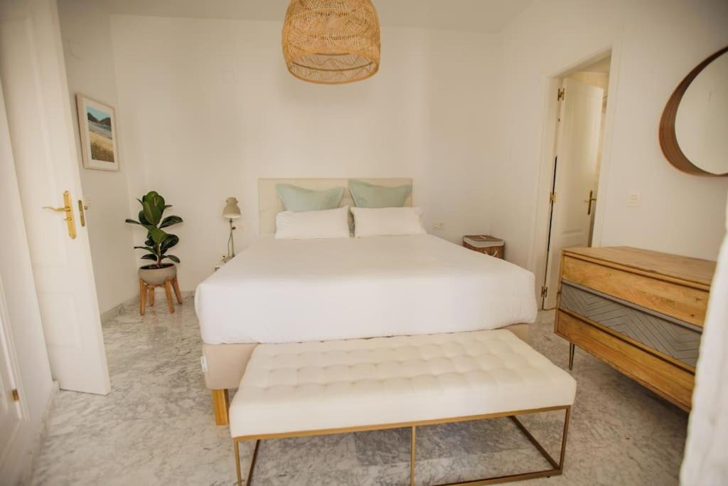 Contemporary Apartment across Marbella Club Hotel, Marbelja ...