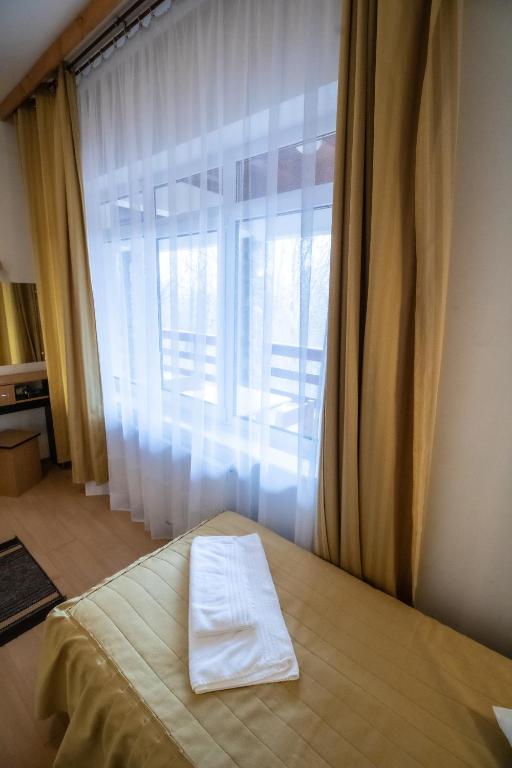Postel nebo postele na pokoji v ubytování Pensiunea Eden