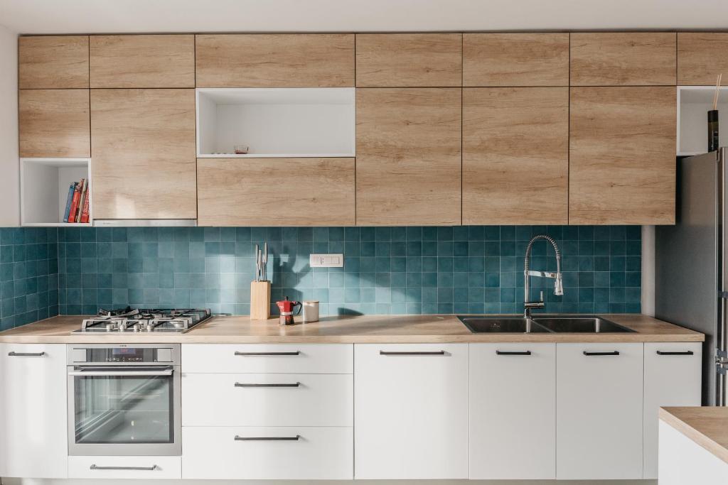 Kuchyňa alebo kuchynka v ubytovaní Cozy apartment GALA