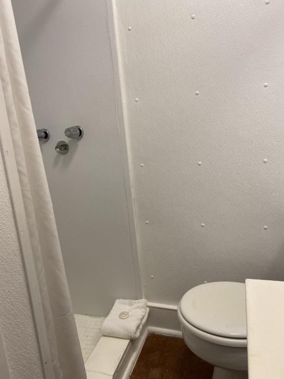 The Admiral Hotel/Motel photo