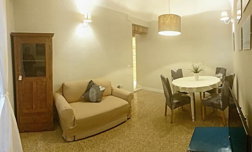A seating area at Casa Tua a Santa Maria Maggiore