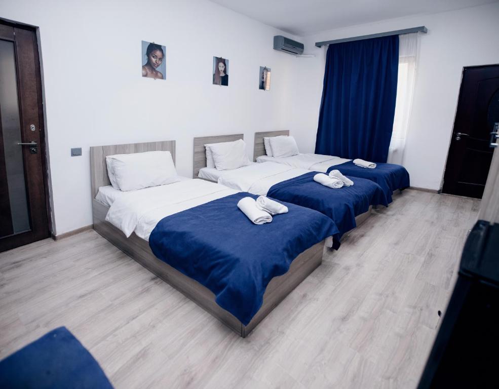 Postel nebo postele na pokoji v ubytování Nuryan Hotel Yerevan
