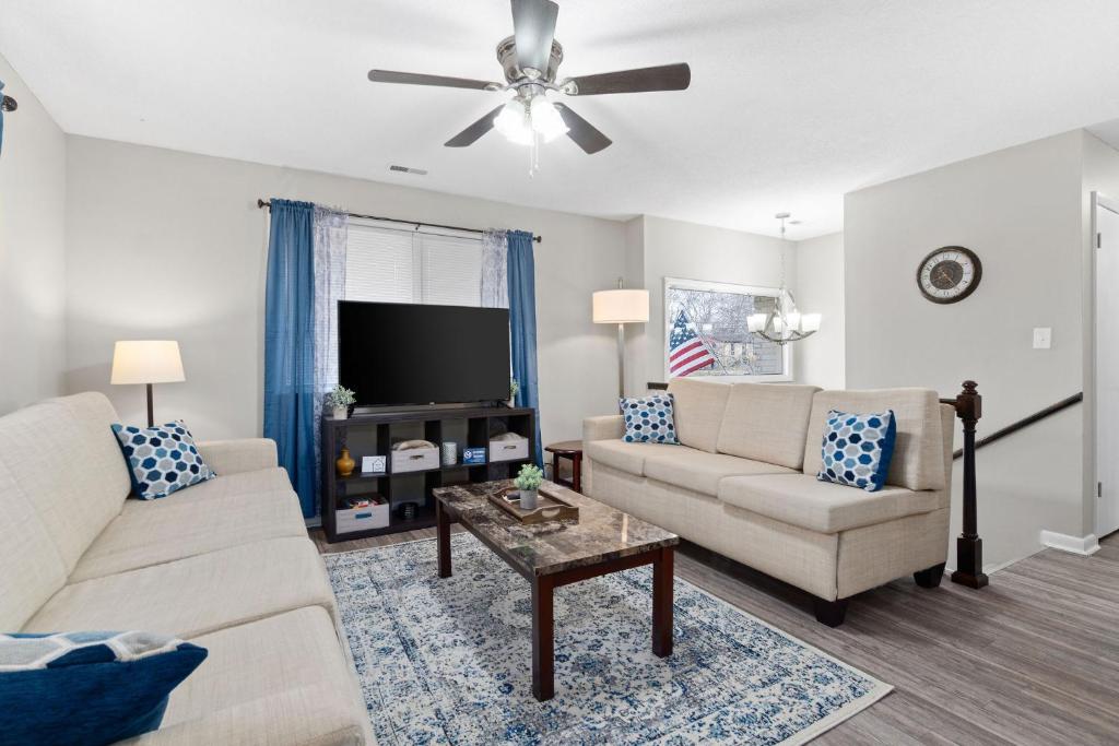 The Clarksville Maverick- mins to Ft Campbell - Housity