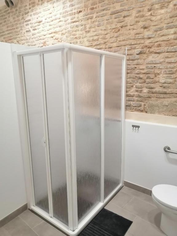 Łazienka w obiekcie SALOTUR Sierpes