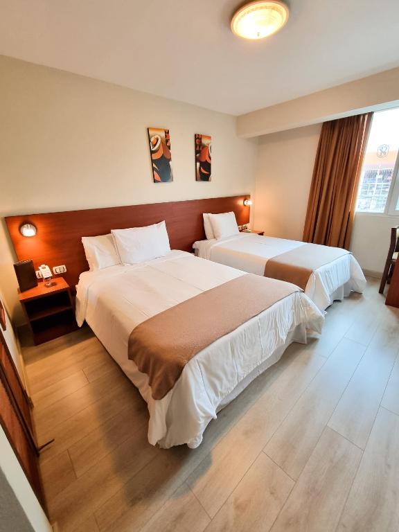 Postel nebo postele na pokoji v ubytování Hotel Las Palmas