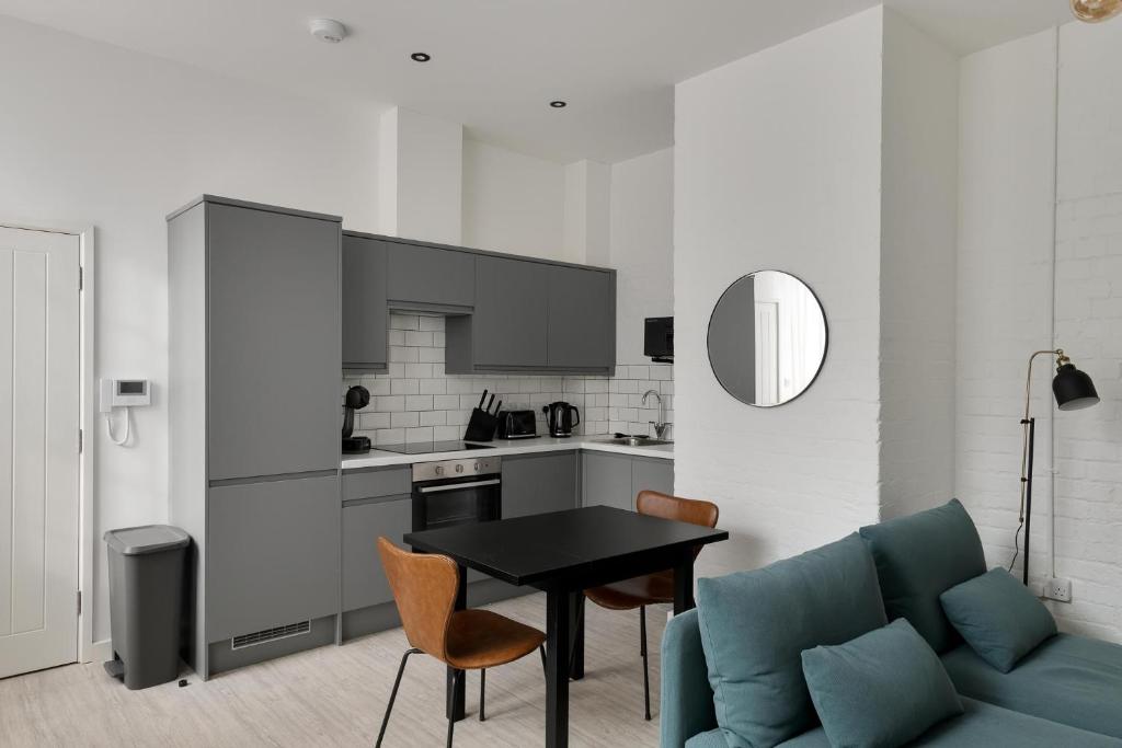 Kuchyň nebo kuchyňský kout v ubytování OneFiveSix - Unique Apartments Birmingham