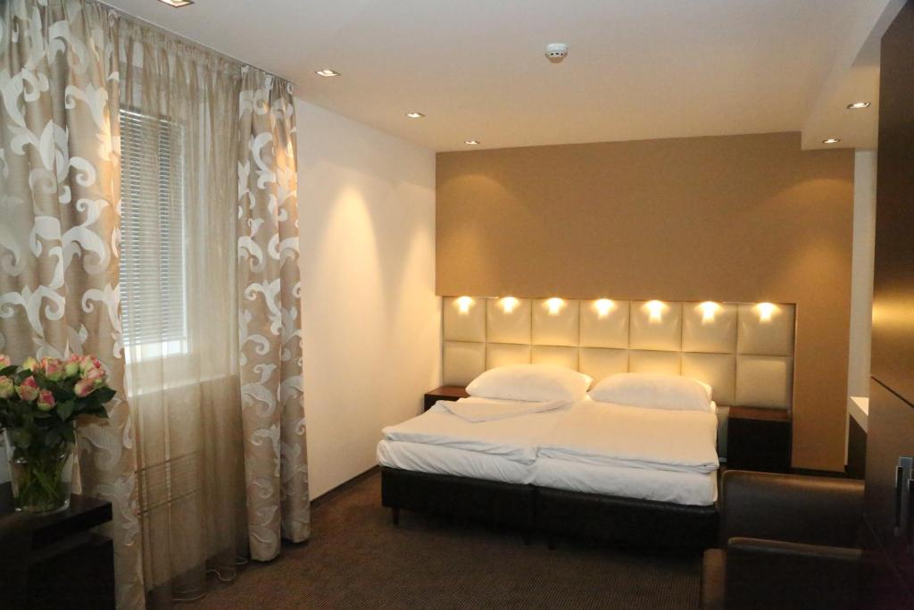 Postel nebo postele na pokoji v ubytování Prielmayerhof HOTEL
