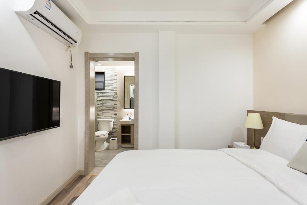 En eller flere senger på et rom på Dali Double bedroom
