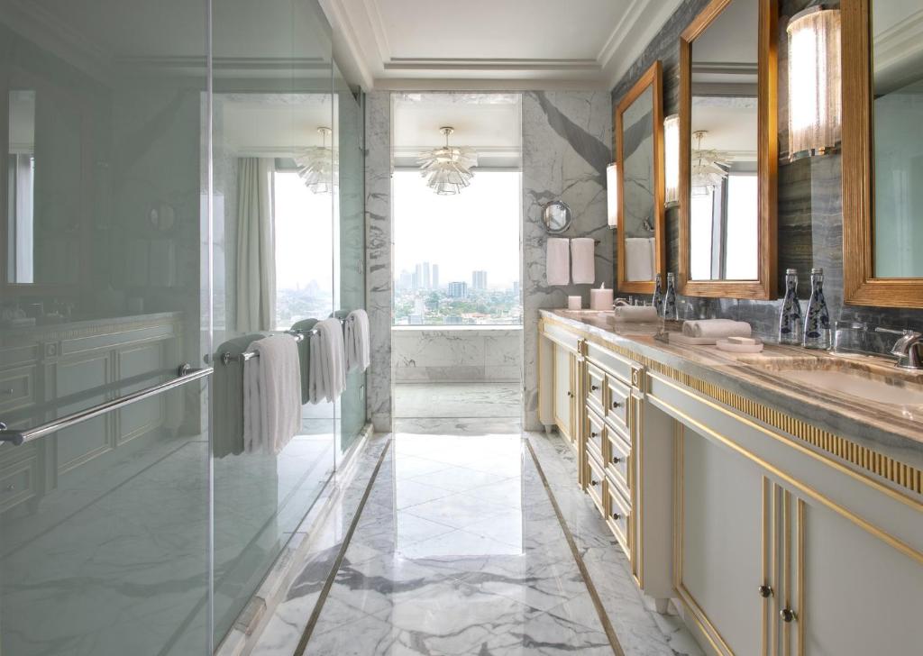 Four Seasons Hotel Jakarta - 12