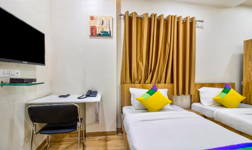 TV a/nebo společenská místnost v ubytování Itsy Hotels Shri Guru Service Apartment