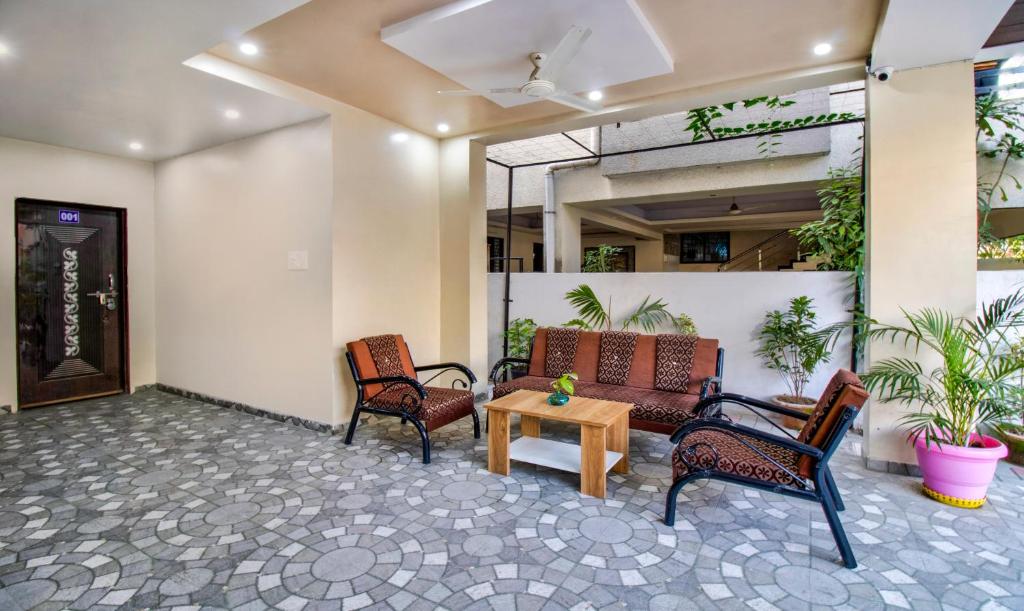 Posezení v ubytování Itsy Hotels Shri Guru Service Apartment