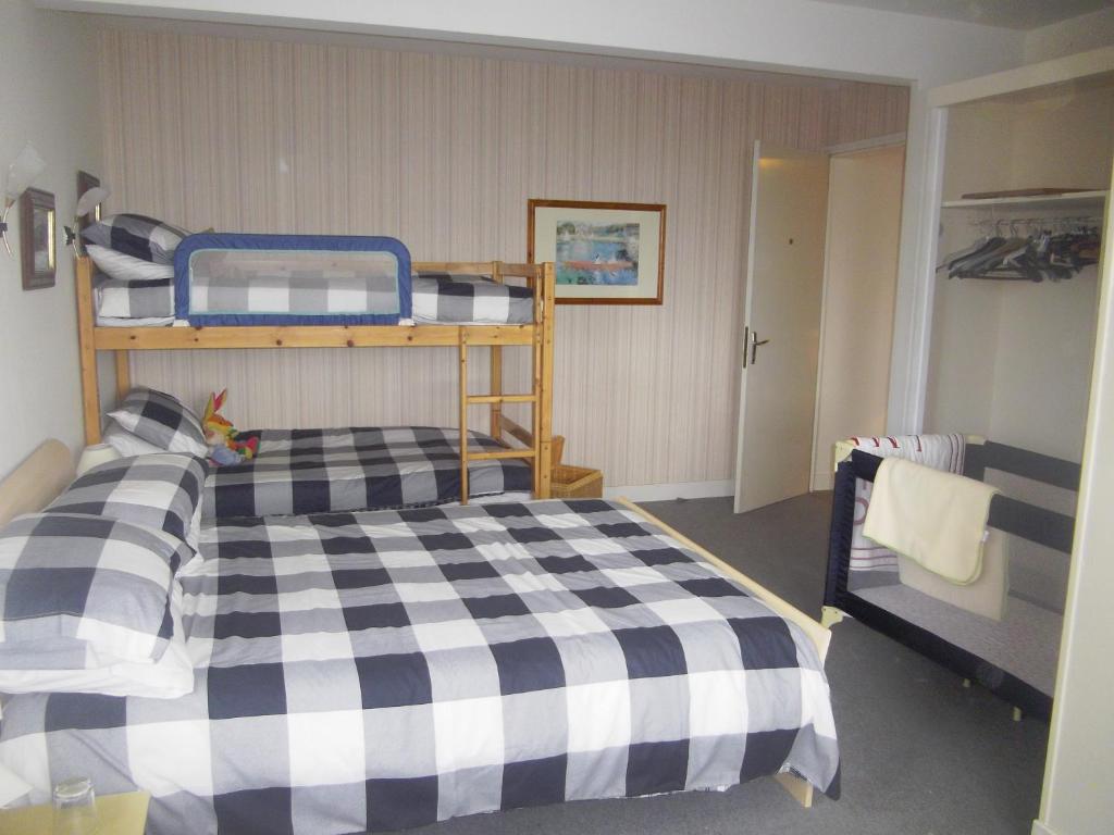 Lenard Charles Bed & Breakfast - Familiekamer Met Eigen Badkamer