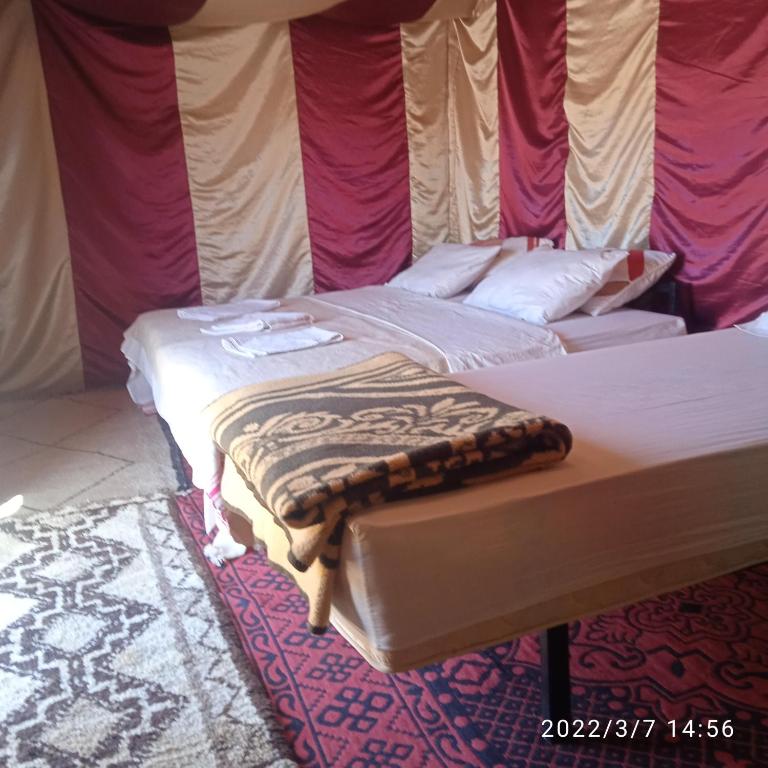 Letto o letti in una camera di Chegaga Berber Camps