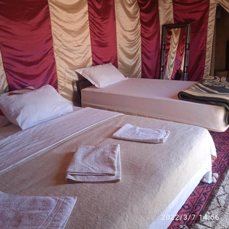 Letto o letti in una camera di Chegaga Berber Camps
