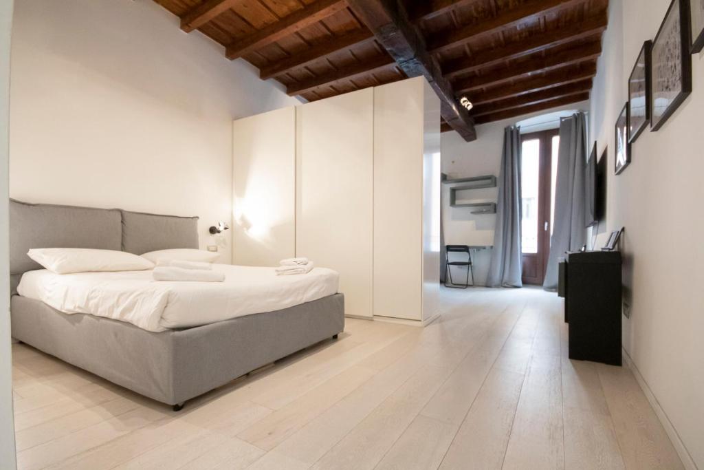 Łóżko lub łóżka w pokoju w obiekcie San Lorenzo Apartment