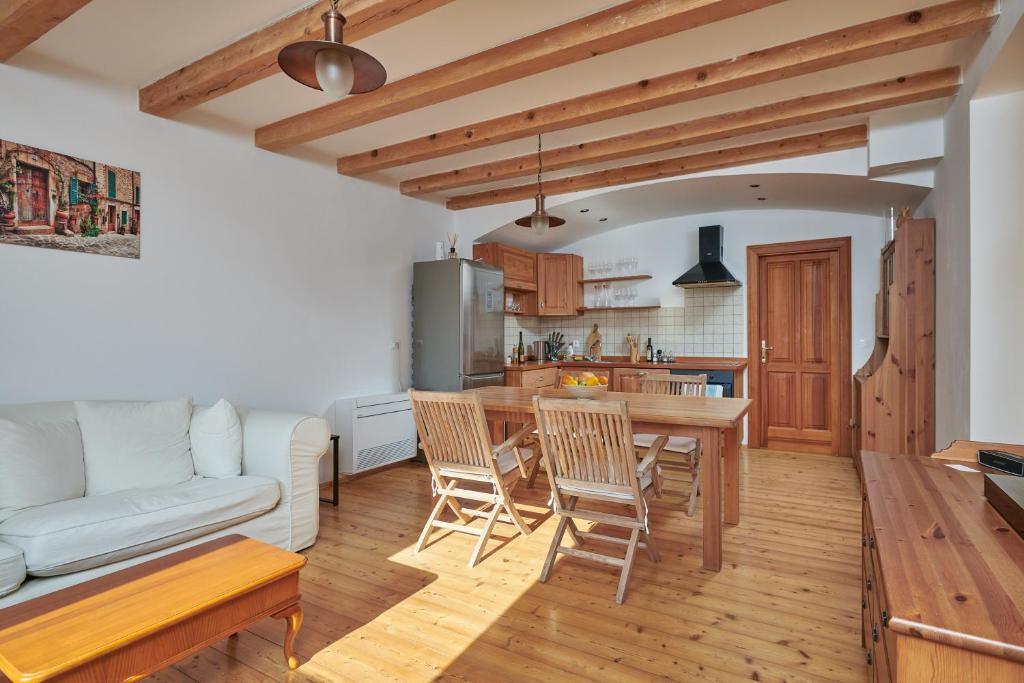 a kitchen and living room with a table and chairs at Park Cottage in Goveđari