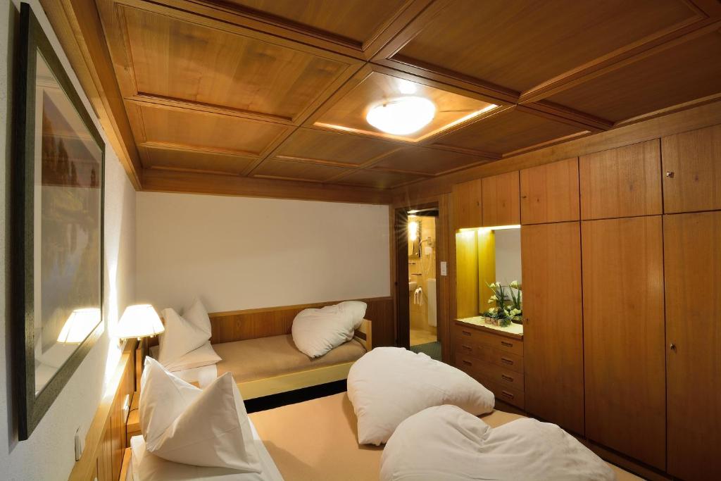 Hotel Serena - Tweepersoonskamer Met 1 Of 2 Bedden En Extra Bed