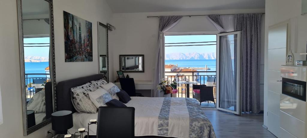 Posteľ alebo postele v izbe v ubytovaní Beautyful sea view 6 luxury studio Danijela