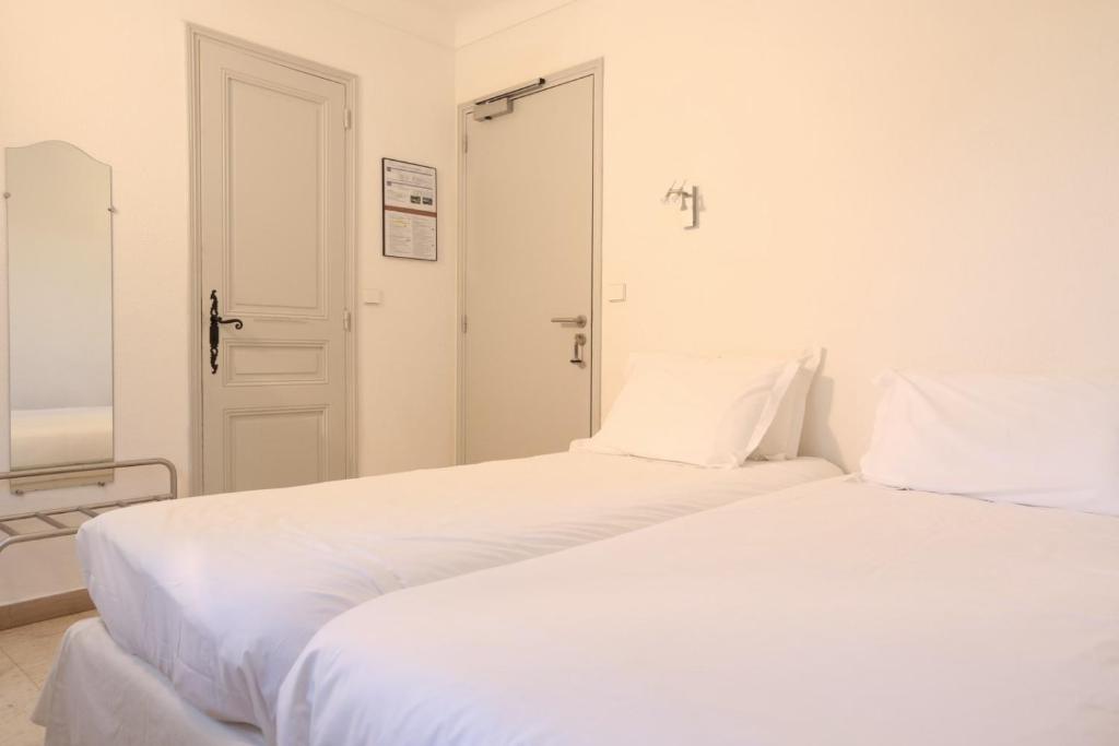 Postel nebo postele na pokoji v ubytování Hôtel de la Plage - HDLP