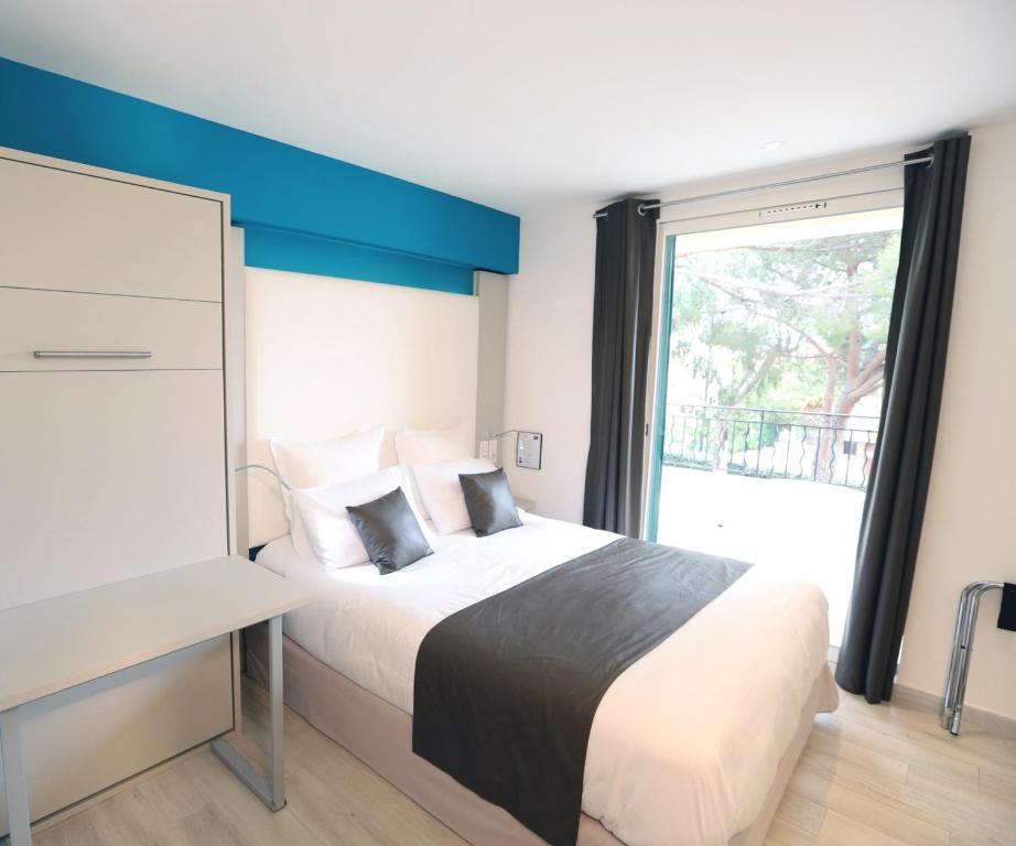 Postel nebo postele na pokoji v ubytování Hôtel de la Plage - HDLP