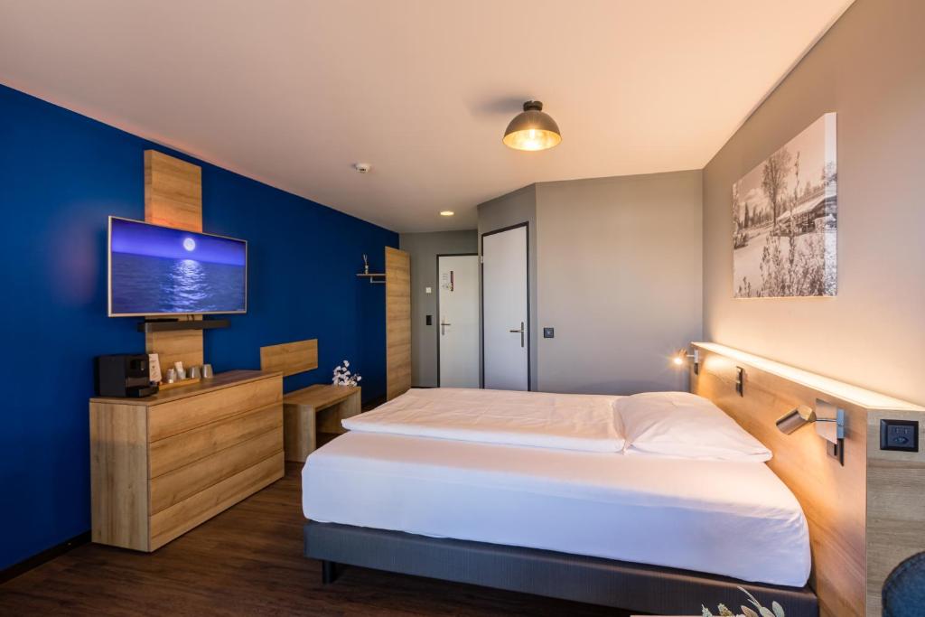 Postel nebo postele na pokoji v ubytování Aarau West Swiss Quality Hotel