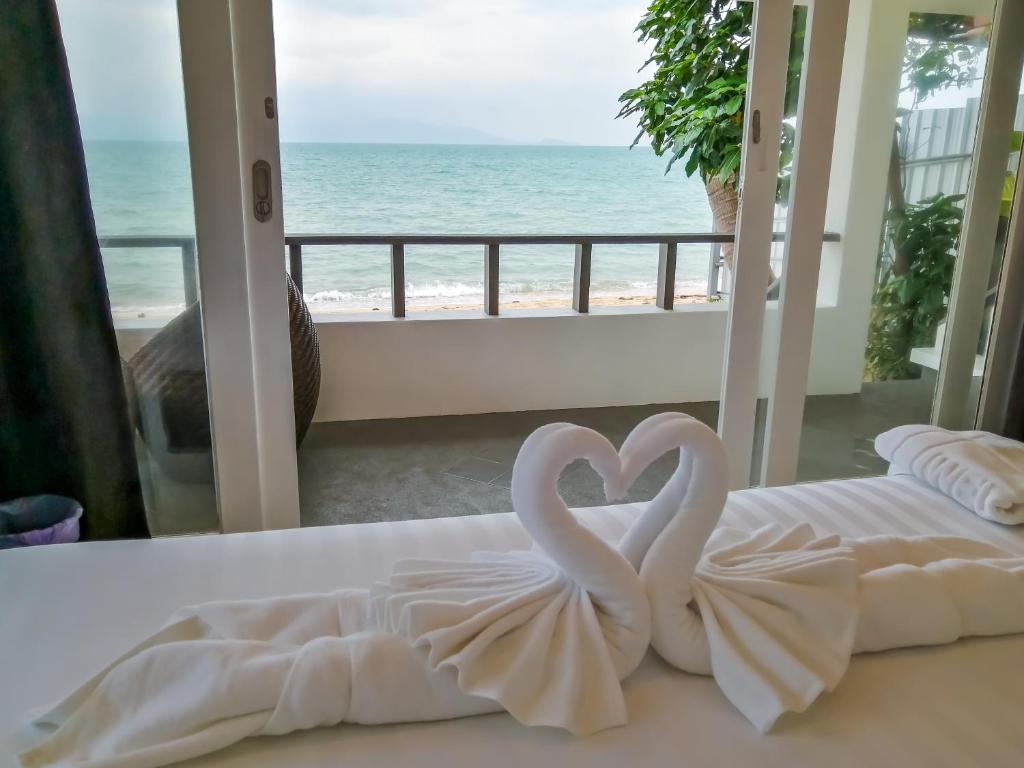 The Cosy Maenam Beach Resort - 3