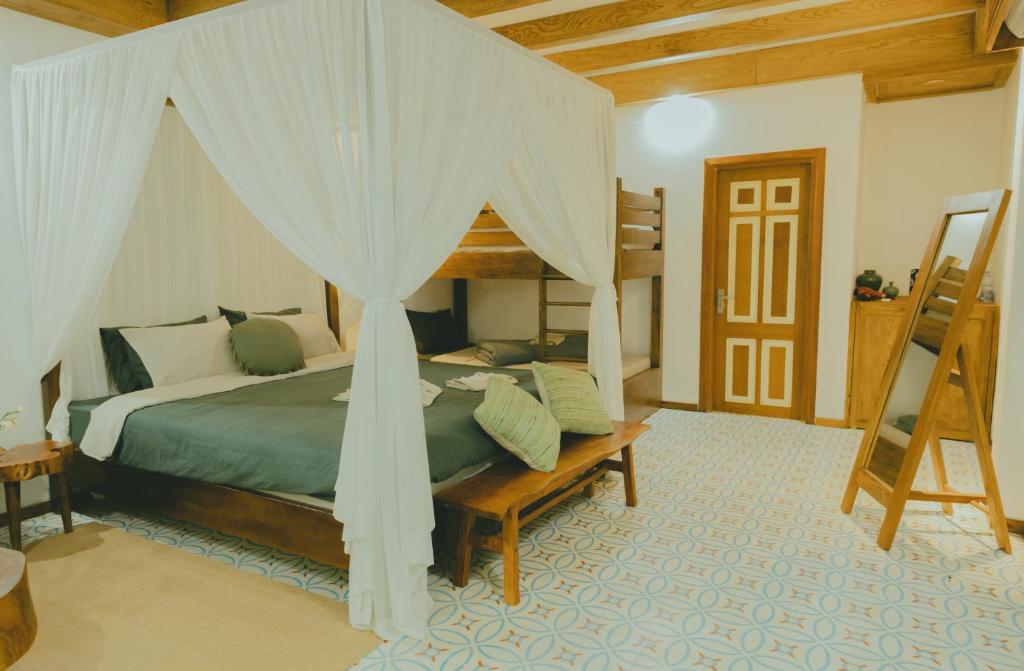 The Wooden Gate - 10