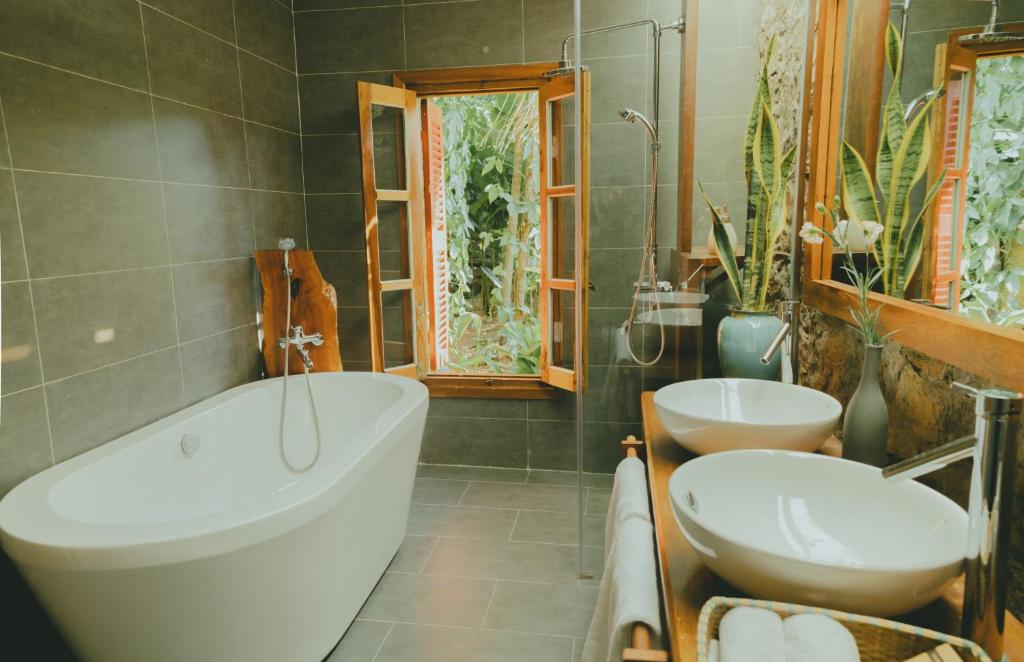 The Wooden Gate - 13