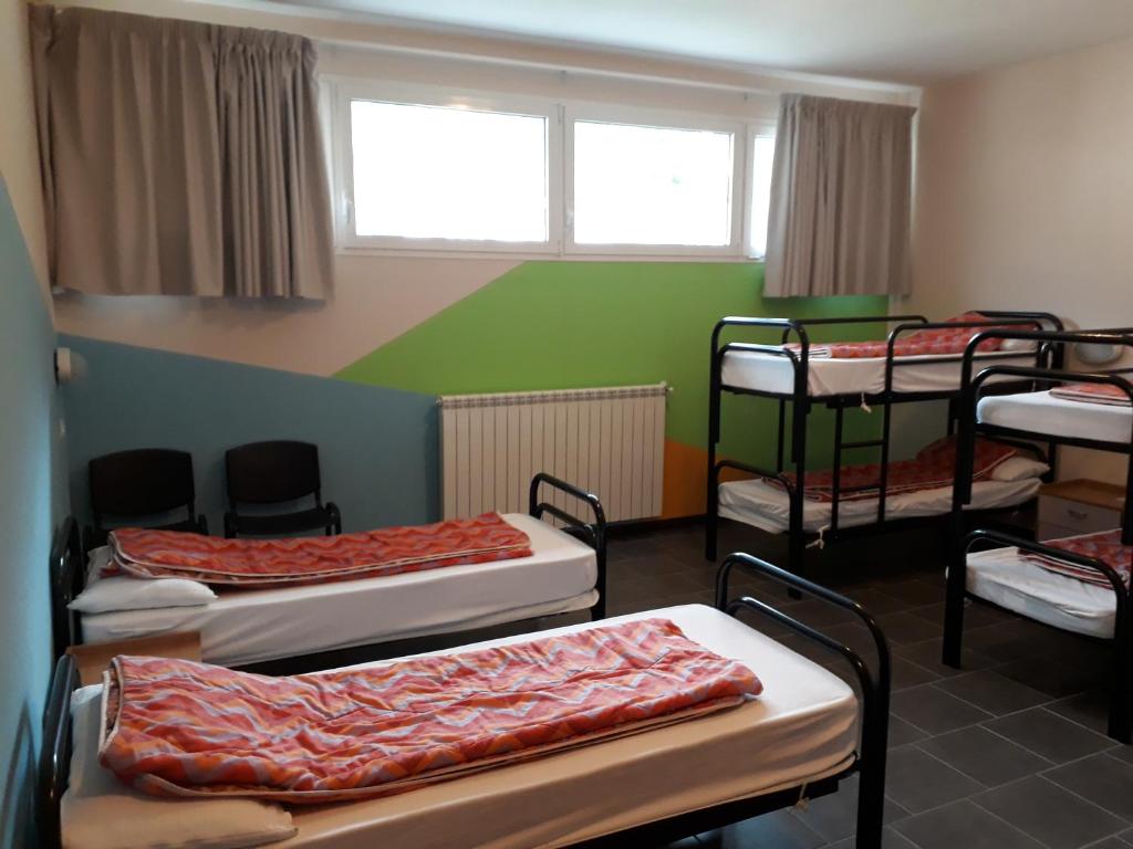 Postel nebo postele na pokoji v ubytování Casthello Ostello di Vallecamonica