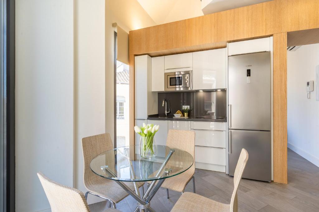 A kitchen or kitchenette at iloftmalaga Calle Cisneros