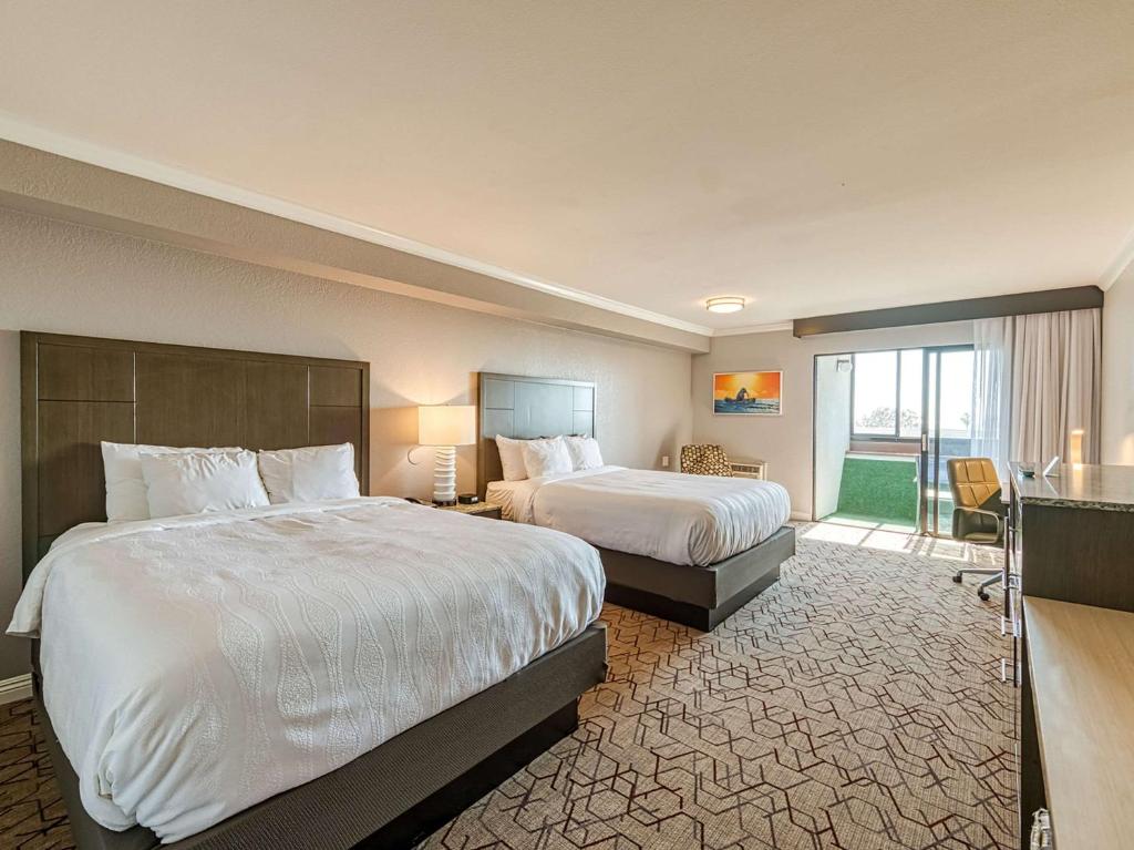 a hotel room with two beds and two lamps at Amanzi Hotel, Ascend Hotel Collection in Ventura