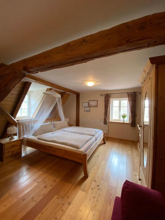 Postel nebo postele na pokoji v ubytování Gasthaus Holdermühle