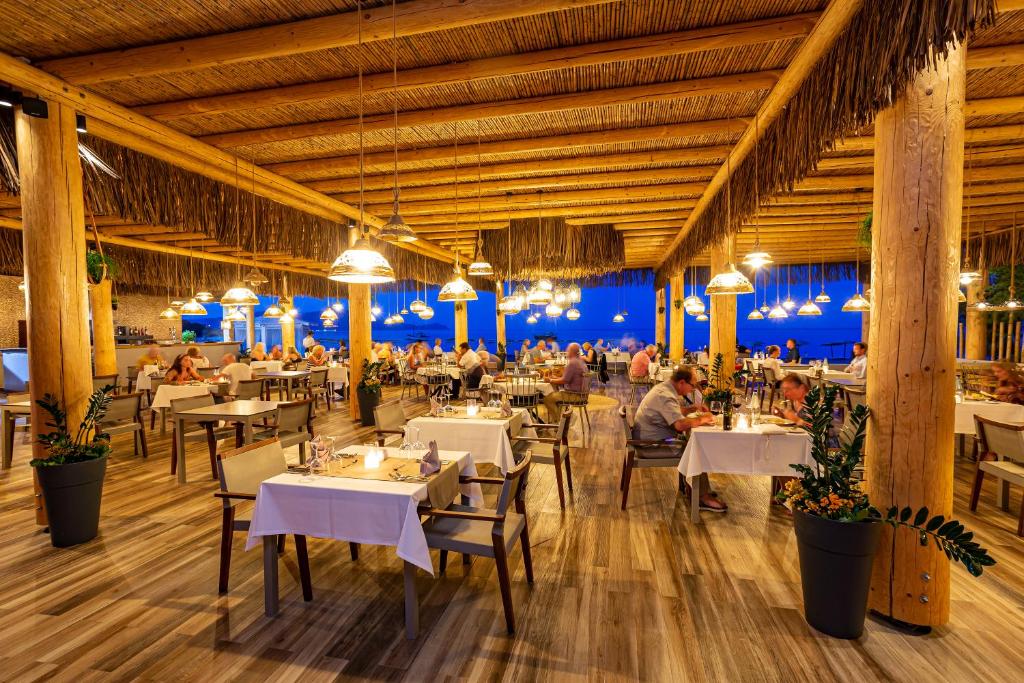 Restaurace v ubytování Lindos Bay Hotel