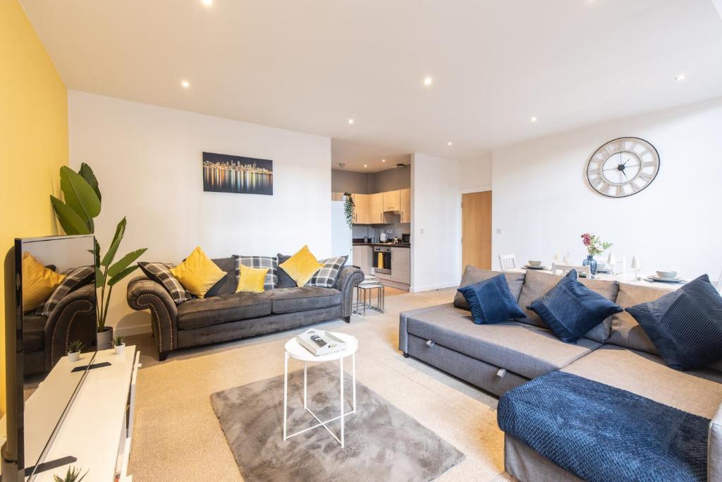 a living room with two couches and a table at Luxury, Spacious Apartment In City Centre in Leicester