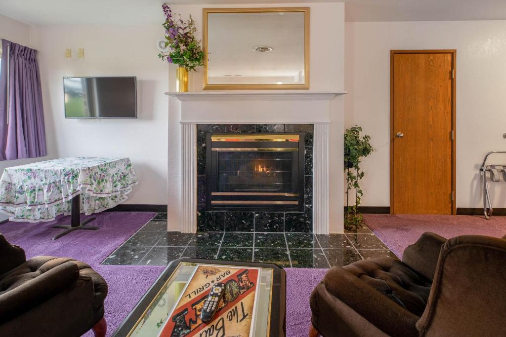 OYO Hotel Chesaning Route 52 & Hwy 57 - King Bed Met Spooktbad