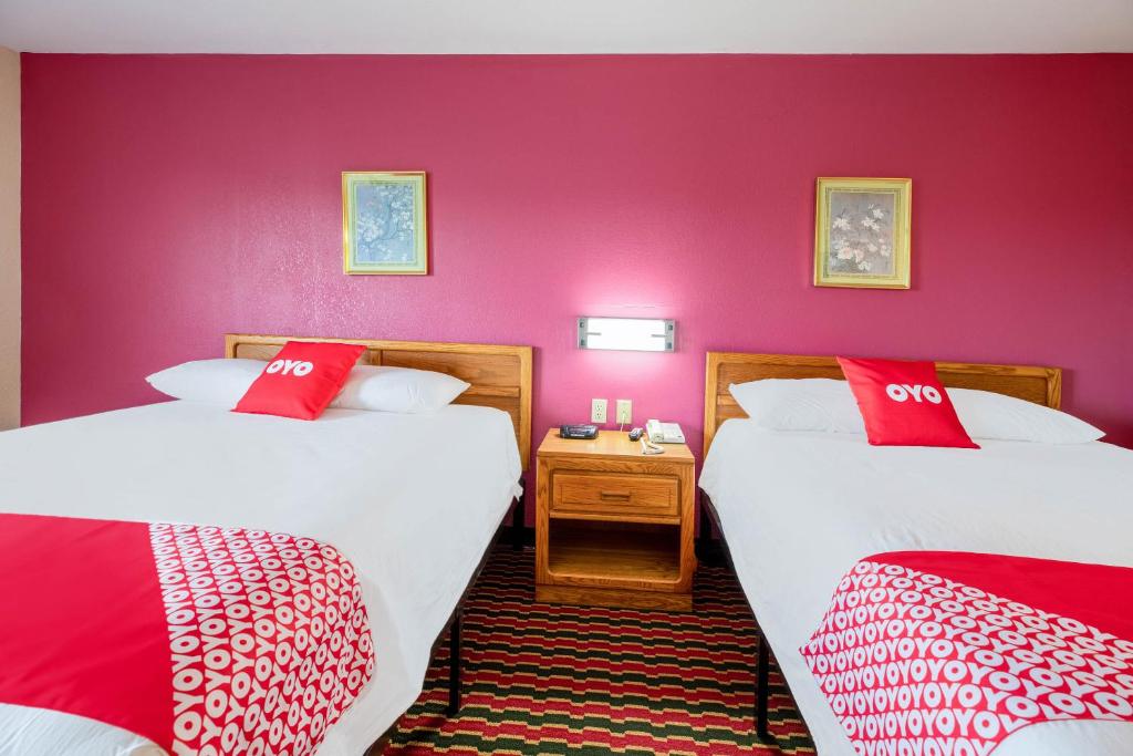 OYO Hotel Chesaning Route 52 & Hwy 57 - Queen Room Met Twee Queensize Bedden