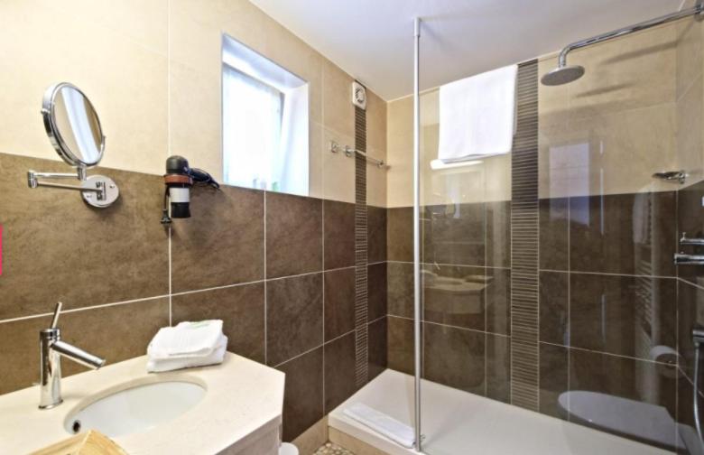 Koupelna v ubytování Hotel Saint-Amour