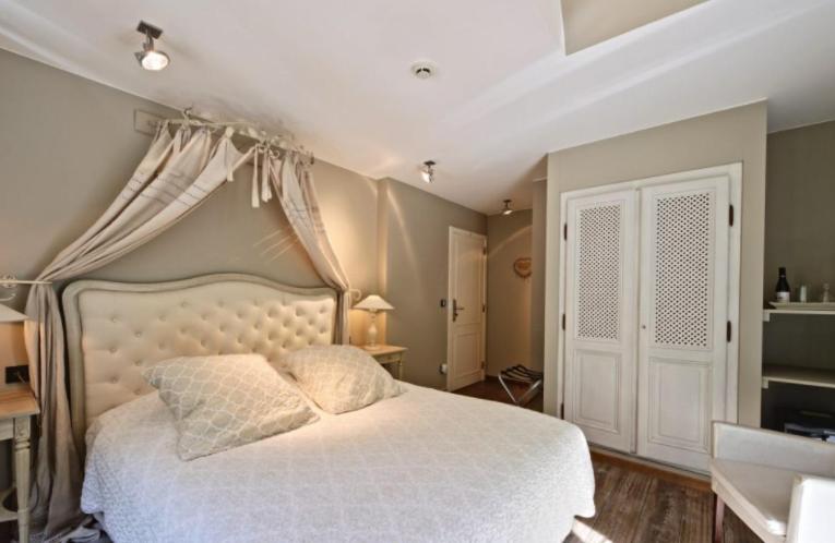Postel nebo postele na pokoji v ubytování Hotel Saint-Amour